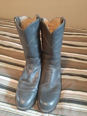 Justin Boots size 9 D  Grey